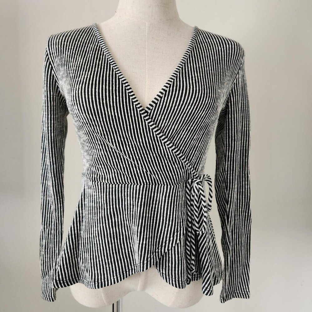 CAUTION TO THE WIND Black & White Striped Long Sleeve Faux Wrap Top. SZ Medium.
